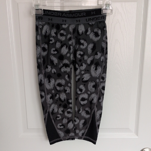 Under Armour Other - Under Armour Girls Leggings - Black Gray Animal Print - YS